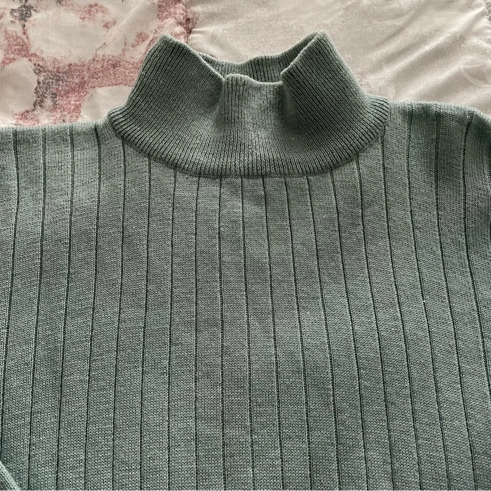 Vintage Valerie Stevens 100% merino wool baby blue ribbed turtleneck sweater PM